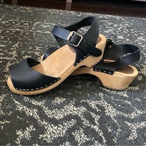 Mia Women's Anja Clog in Navy